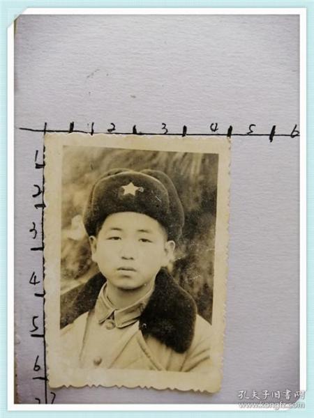 欧美戴军帽图片,复古潮流的街头演绎