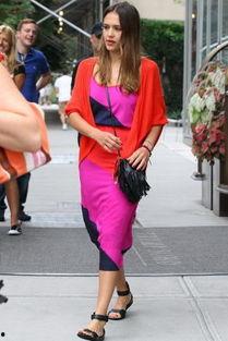 欧美红色开衫搭配图片,红色开衫演绎时尚与温暖并存